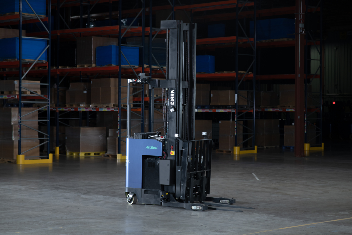 Narrow Aisle Reach Truck   