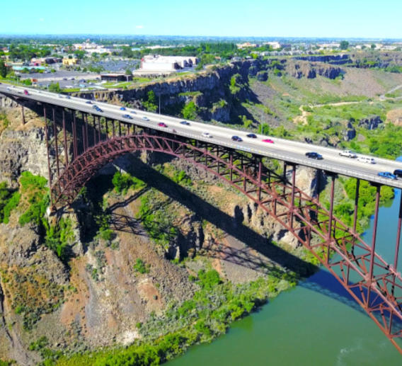 Cars driving over the Perrine Bridge in Idaho.